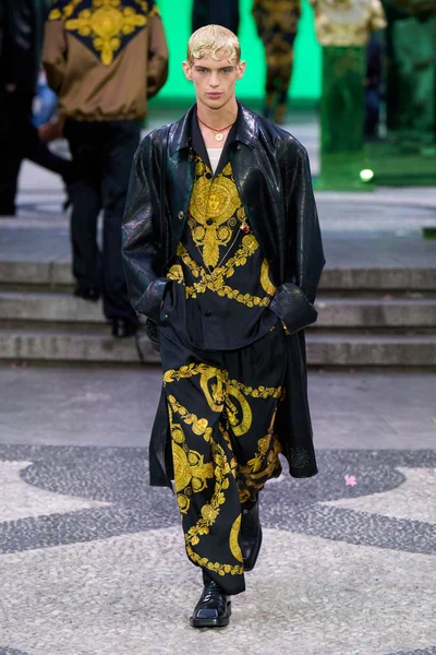Look 37